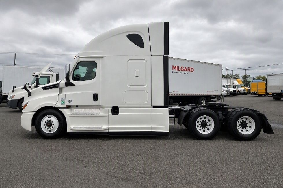 Sleeper Tractor-Heavy Duty Tractors-Freightliner-2022-T12664ST-Tacoma-WA-347,630\n\t\tmiles-$ 93,250 - Image 3