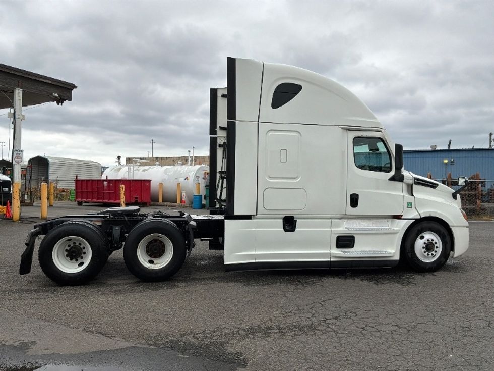 Sleeper Tractor-Heavy Duty Tractors-Freightliner-2022-T12664ST-Tacoma-WA-347,630\n\t\tmiles-$ 93,250 - Image 6
