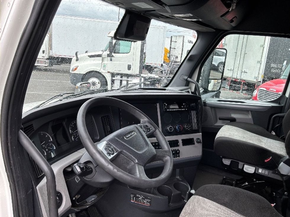 Sleeper Tractor-Heavy Duty Tractors-Freightliner-2022-T12664ST-Tacoma-WA-347,630\n\t\tmiles-$ 93,250 - Image 8