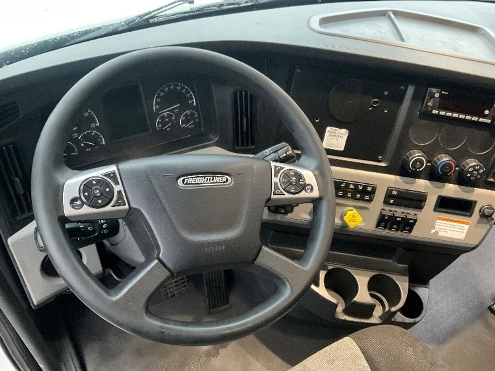 Sleeper Tractor-Heavy Duty Tractors-Freightliner-2022-T12664ST-Tacoma-WA-577,231\n\t\tmiles-$ 65,750 - Image 11
