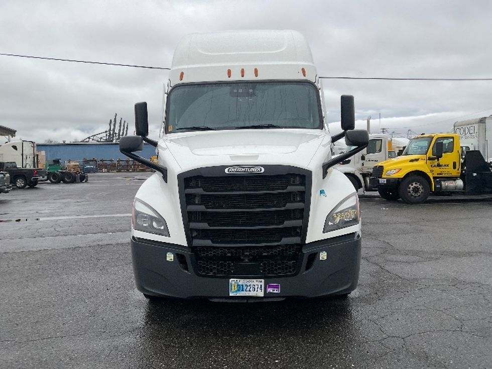 Sleeper Tractor-Heavy Duty Tractors-Freightliner-2022-T12664ST-Tacoma-WA-577,231\n\t\tmiles-$ 65,750 - Image 2