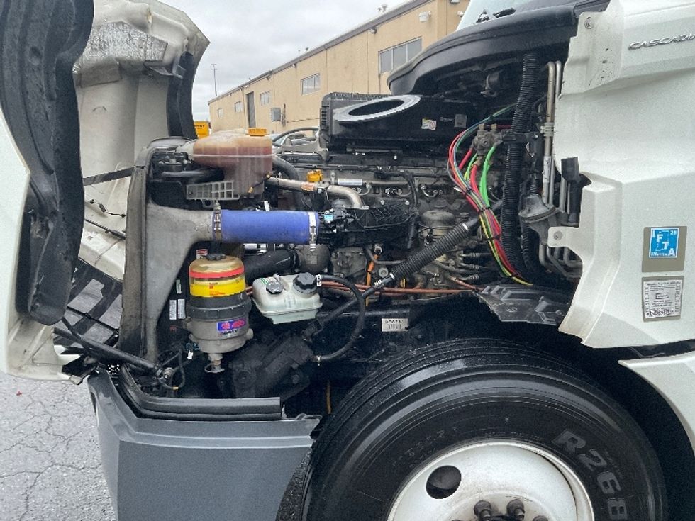 Sleeper Tractor-Heavy Duty Tractors-Freightliner-2022-T12664ST-Tacoma-WA-577,231\n\t\tmiles-$ 65,750 - Image 21