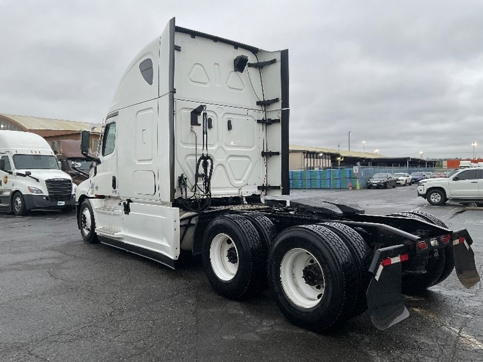 Sleeper Tractor-Heavy Duty Tractors-Freightliner-2022-T12664ST-Tacoma-WA-577,231\n\t\tmiles-$ 65,750 - Image 5
