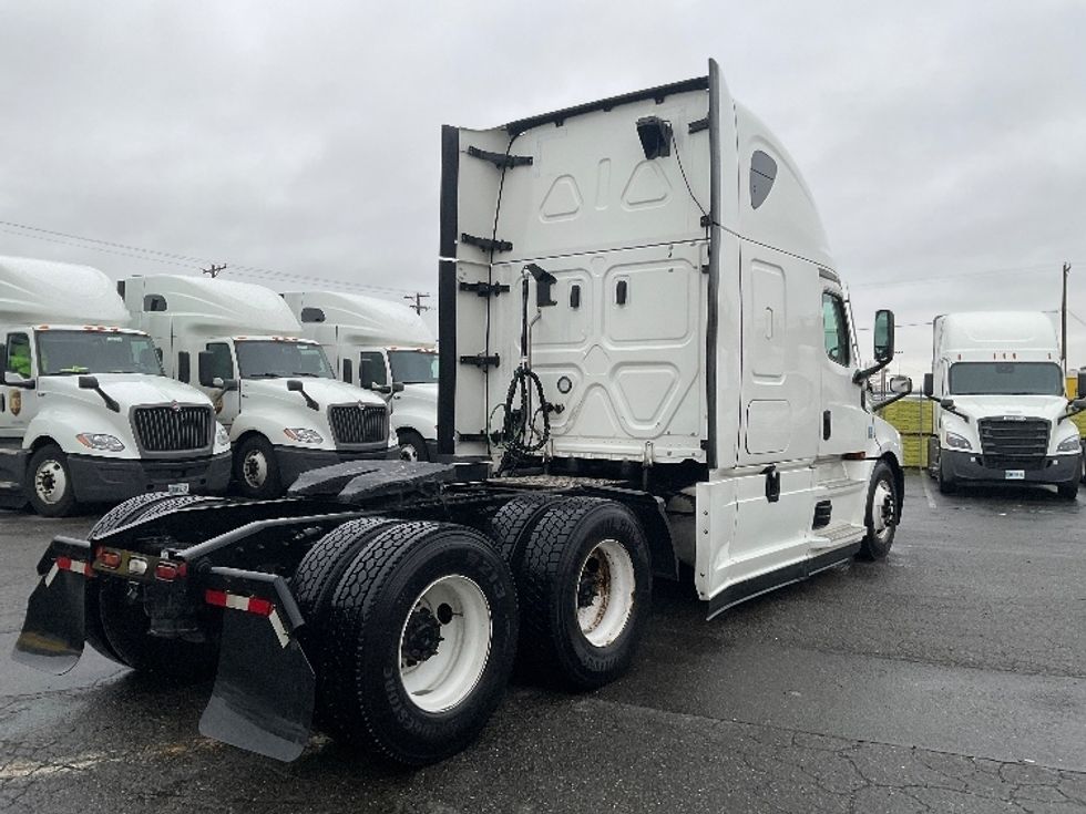 Sleeper Tractor-Heavy Duty Tractors-Freightliner-2022-T12664ST-Tacoma-WA-577,231\n\t\tmiles-$ 65,750 - Image 7