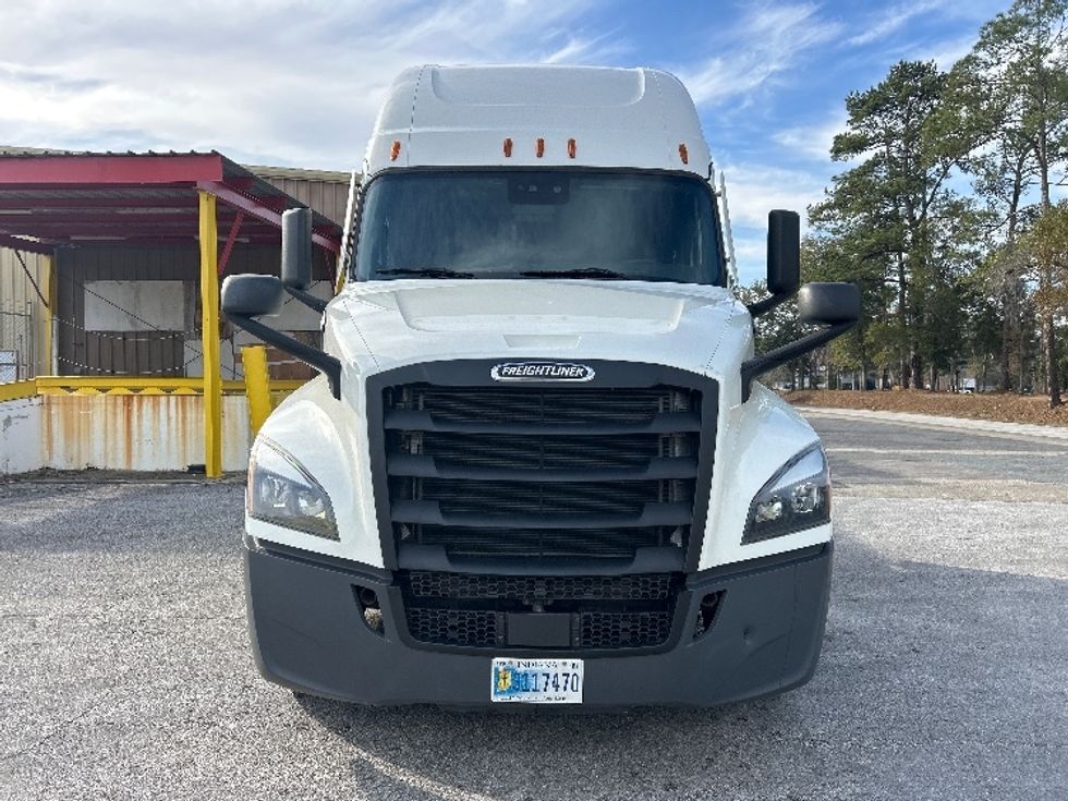 Sleeper Tractor-Heavy Duty Tractors-Freightliner-2022-T12664ST-Tallahassee-FL-257,258\n\t\tmiles-$ 87,250 - Image 2