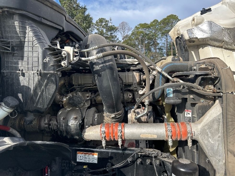 Sleeper Tractor-Heavy Duty Tractors-Freightliner-2022-T12664ST-Tallahassee-FL-257,258\n\t\tmiles-$ 87,250 - Image 20