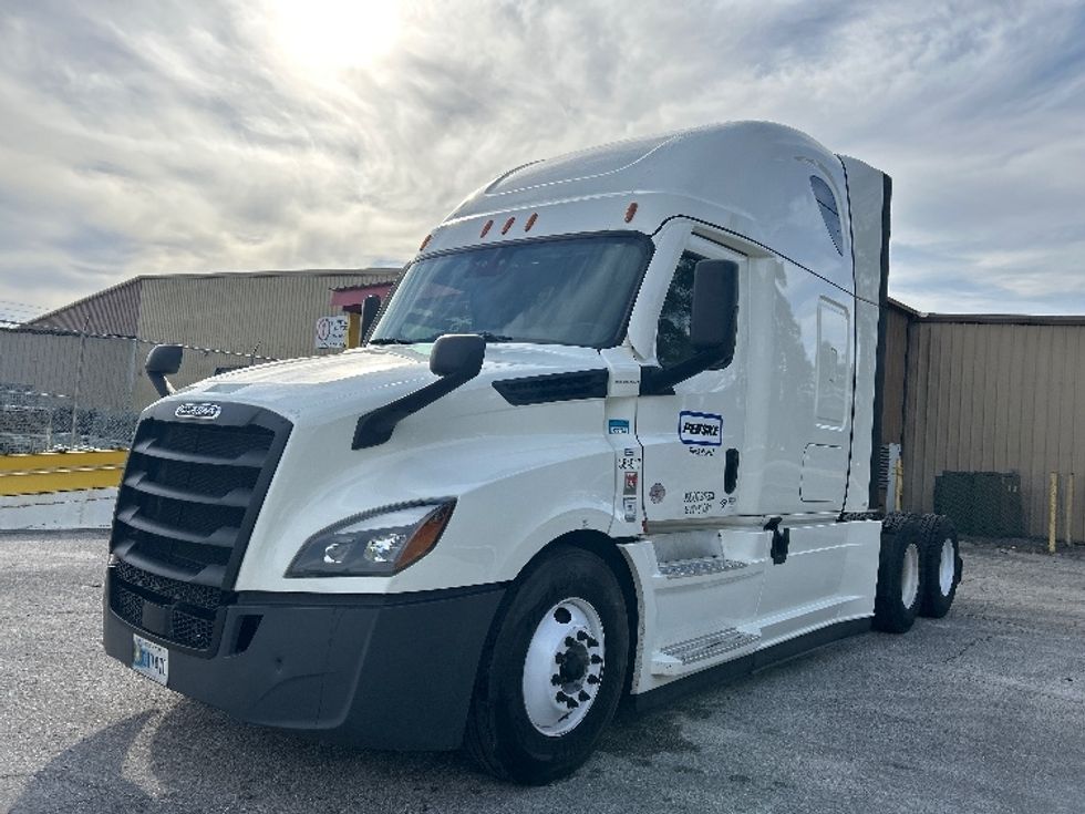 Sleeper Tractor-Heavy Duty Tractors-Freightliner-2022-T12664ST-Tallahassee-FL-257,258\n\t\tmiles-$ 87,250 - Image 3