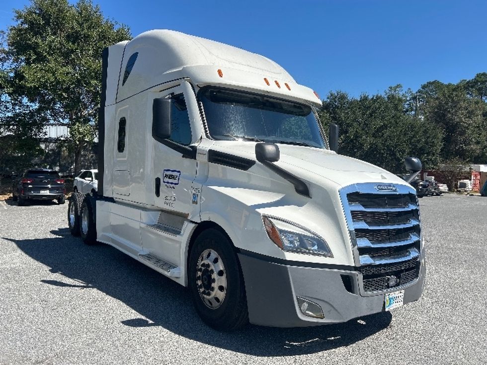 Sleeper Tractor-Heavy Duty Tractors-Freightliner-2022-T12664ST-Tallahassee-FL-539,325\n\t\tmiles-$ 66,750 - Image 1