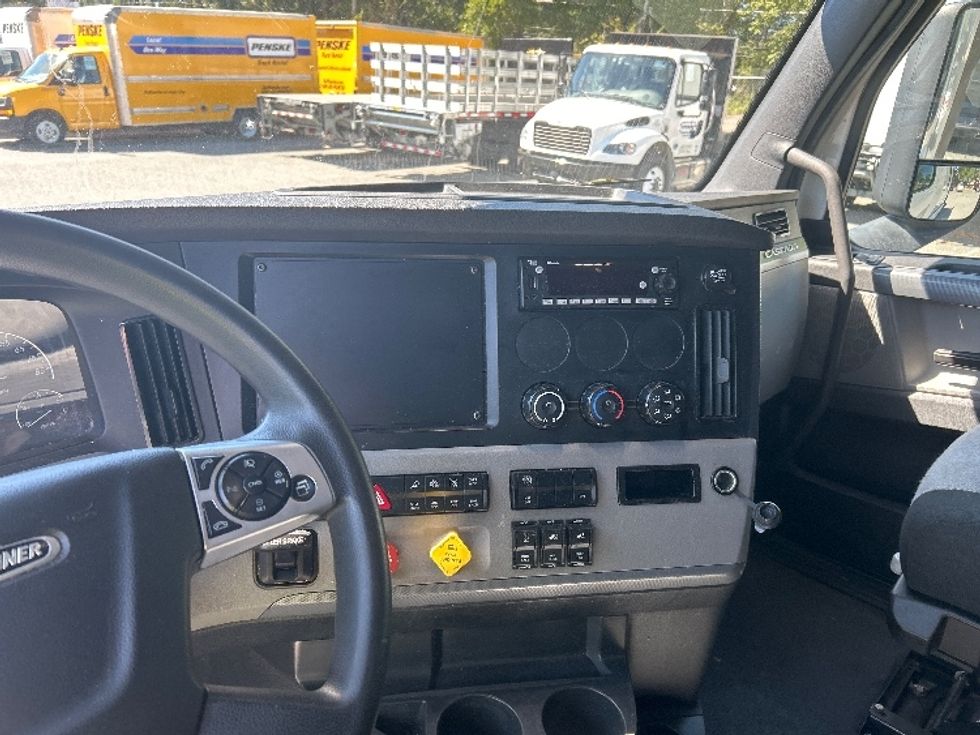 Sleeper Tractor-Heavy Duty Tractors-Freightliner-2022-T12664ST-Tallahassee-FL-539,325\n\t\tmiles-$ 66,750 - Image 11