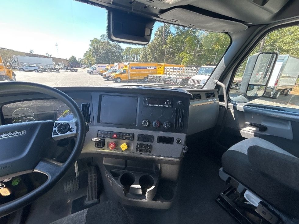 Sleeper Tractor-Heavy Duty Tractors-Freightliner-2022-T12664ST-Tallahassee-FL-539,325\n\t\tmiles-$ 66,750 - Image 12