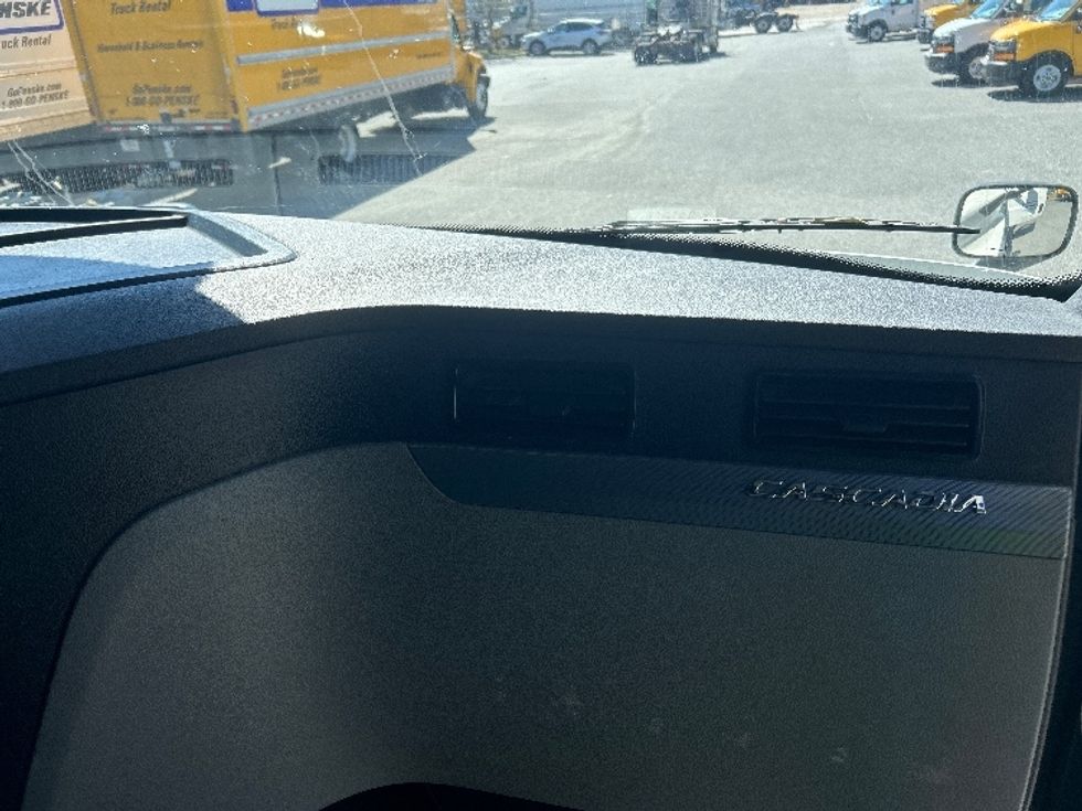 Sleeper Tractor-Heavy Duty Tractors-Freightliner-2022-T12664ST-Tallahassee-FL-539,325\n\t\tmiles-$ 66,750 - Image 14