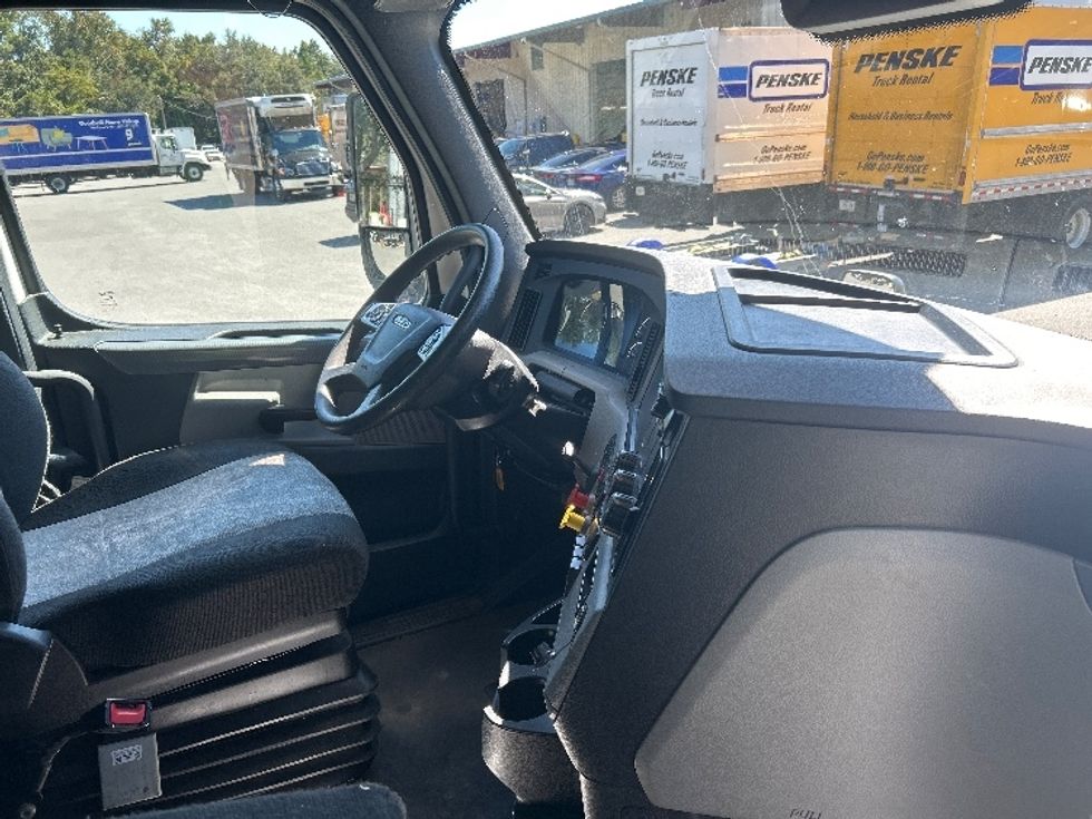 Sleeper Tractor-Heavy Duty Tractors-Freightliner-2022-T12664ST-Tallahassee-FL-539,325\n\t\tmiles-$ 66,750 - Image 15