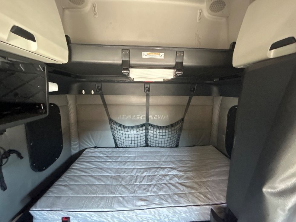 Sleeper Tractor-Heavy Duty Tractors-Freightliner-2022-T12664ST-Tallahassee-FL-539,325\n\t\tmiles-$ 66,750 - Image 16