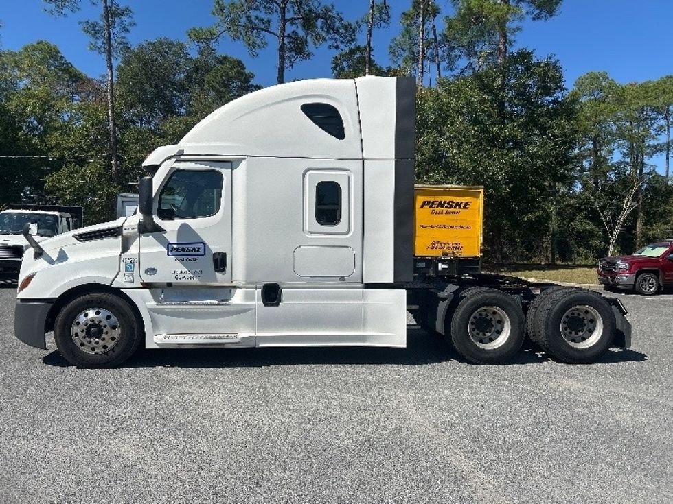 Sleeper Tractor-Heavy Duty Tractors-Freightliner-2022-T12664ST-Tallahassee-FL-539,325\n\t\tmiles-$ 66,750 - Image 4
