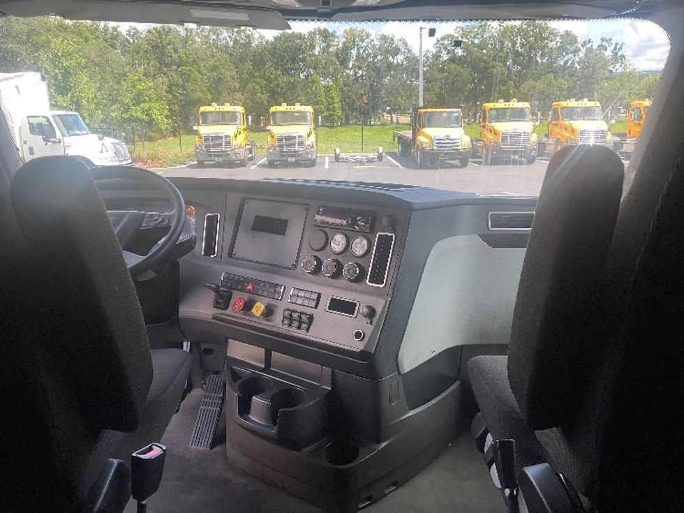 Sleeper Tractor-Heavy Duty Tractors-Freightliner-2022-T12664ST-Tampa-FL-318,135\n\t\tmiles-$ 86,750 - Image 12