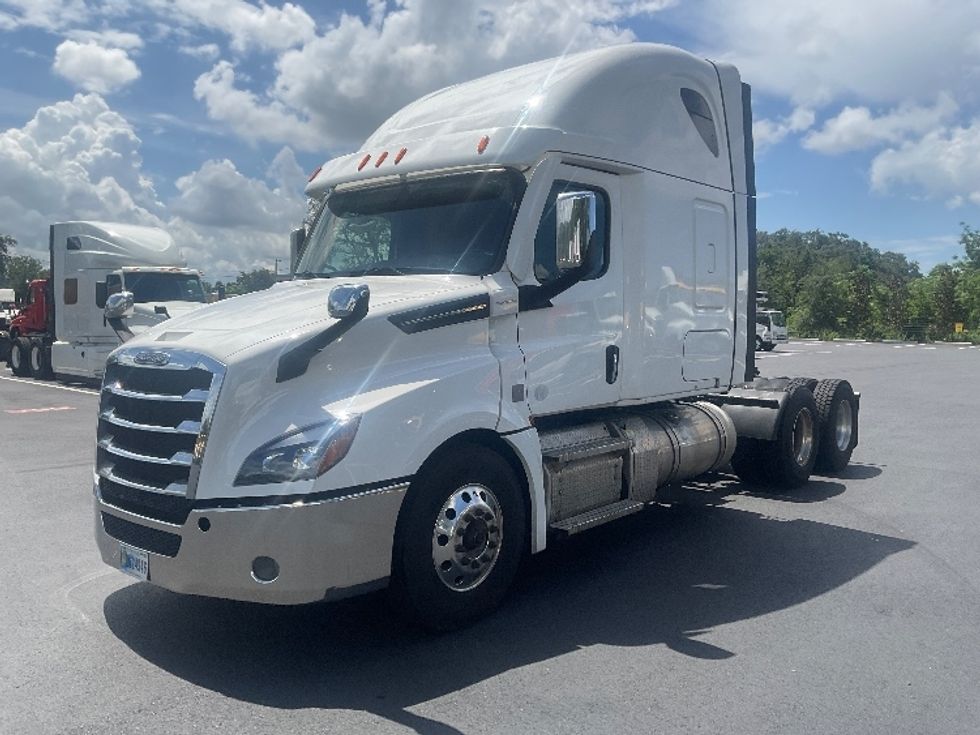 Sleeper Tractor-Heavy Duty Tractors-Freightliner-2022-T12664ST-Tampa-FL-318,135\n\t\tmiles-$ 86,750 - Image 3