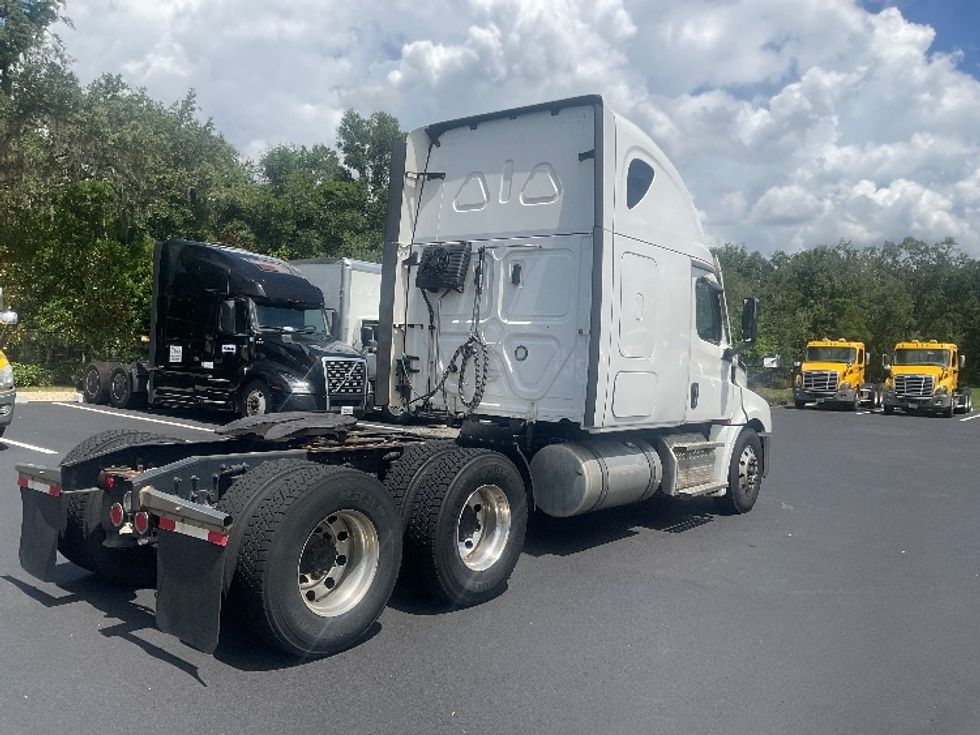Sleeper Tractor-Heavy Duty Tractors-Freightliner-2022-T12664ST-Tampa-FL-318,135\n\t\tmiles-$ 86,750 - Image 7