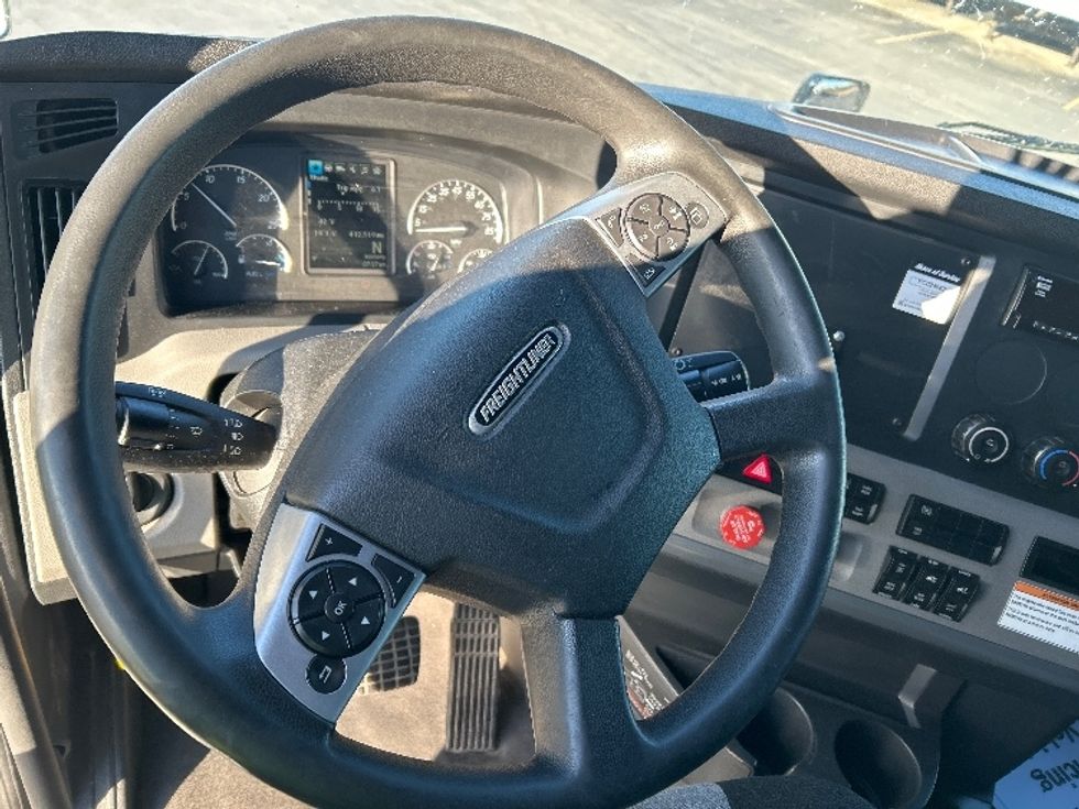 Sleeper Tractor-Heavy Duty Tractors-Freightliner-2022-T12664ST-Tampa-FL-412,523\n\t\tmiles-$ 80,500 - Image 10