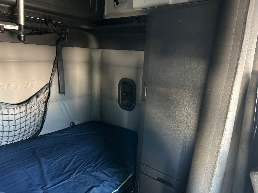 Sleeper Tractor-Heavy Duty Tractors-Freightliner-2022-T12664ST-Tampa-FL-412,523\n\t\tmiles-$ 80,500 - Image 18