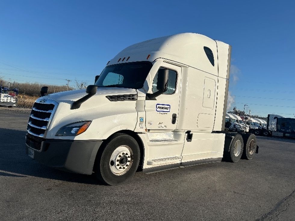 Sleeper Tractor-Heavy Duty Tractors-Freightliner-2022-T12664ST-Tampa-FL-412,523\n\t\tmiles-$ 80,500 - Image 3