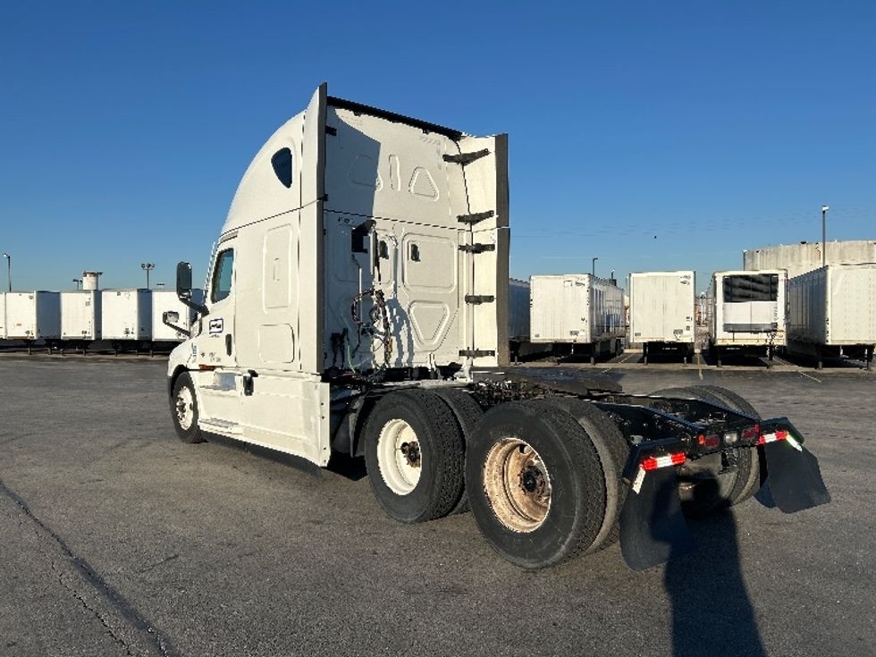 Sleeper Tractor-Heavy Duty Tractors-Freightliner-2022-T12664ST-Tampa-FL-412,523\n\t\tmiles-$ 80,500 - Image 5