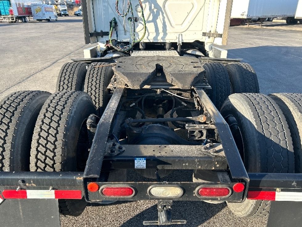 Sleeper Tractor-Heavy Duty Tractors-Freightliner-2022-T12664ST-Tampa-FL-412,523\n\t\tmiles-$ 80,500 - Image 6