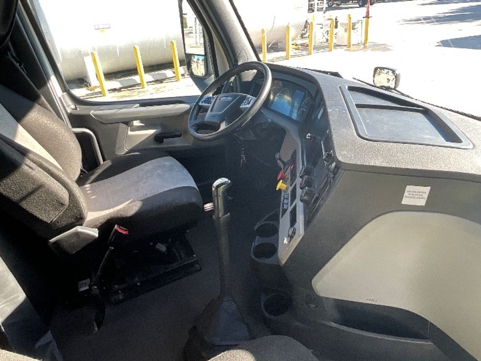 Sleeper Tractor-Heavy Duty Tractors-Freightliner-2022-T12664ST-Tampa-FL-435,243\n\t\tmiles-$ 70,500 - Image 15