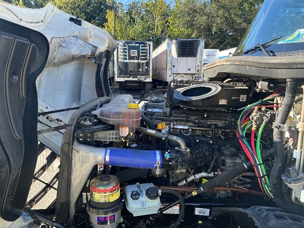 Sleeper Tractor-Heavy Duty Tractors-Freightliner-2022-T12664ST-Tampa-FL-435,243\n\t\tmiles-$ 70,500 - Image 21