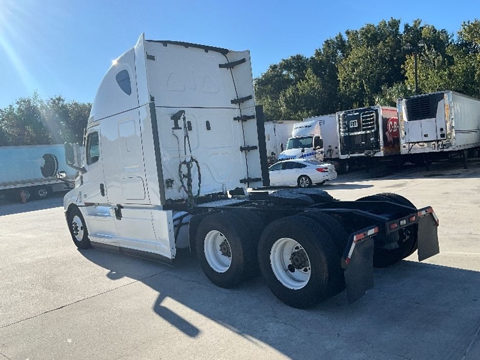 Sleeper Tractor-Heavy Duty Tractors-Freightliner-2022-T12664ST-Tampa-FL-435,243\n\t\tmiles-$ 70,500 - Image 5