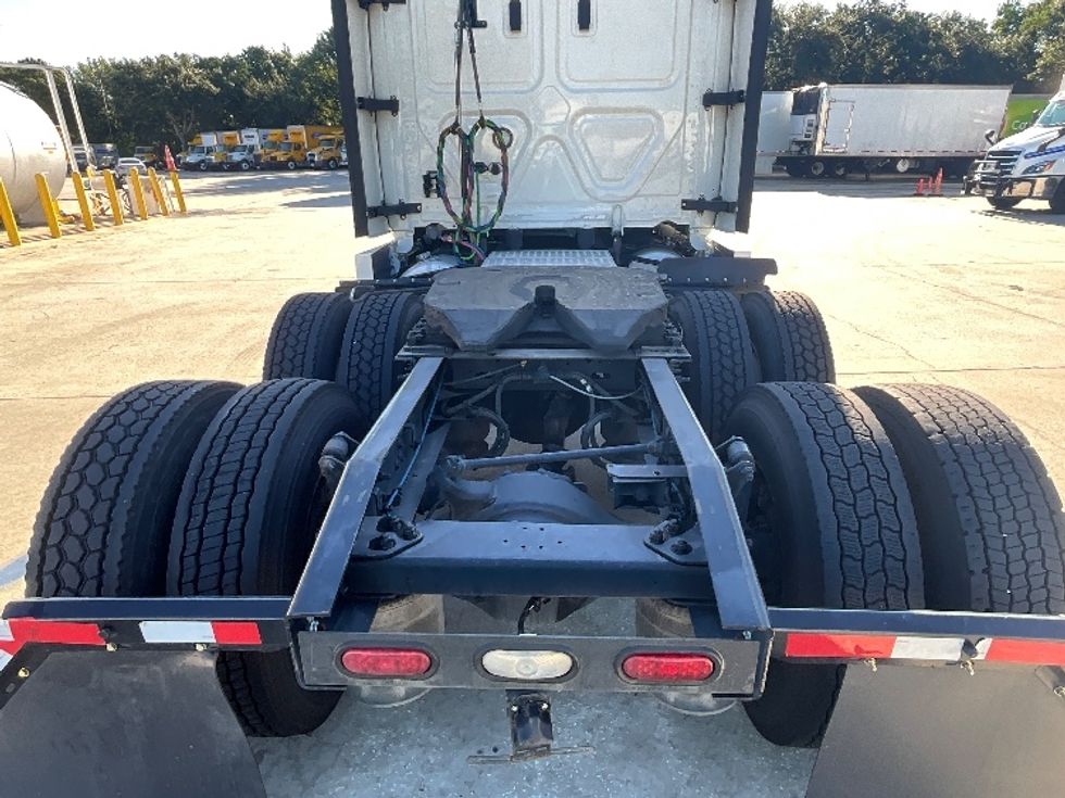 Sleeper Tractor-Heavy Duty Tractors-Freightliner-2022-T12664ST-Tampa-FL-435,243\n\t\tmiles-$ 70,500 - Image 6