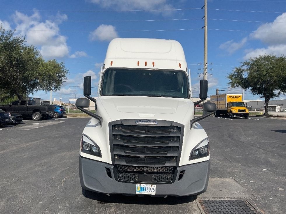Sleeper Tractor-Heavy Duty Tractors-Freightliner-2022-T12664ST-Tampa-FL-465,607\n\t\tmiles-$ 77,250 - Image 2