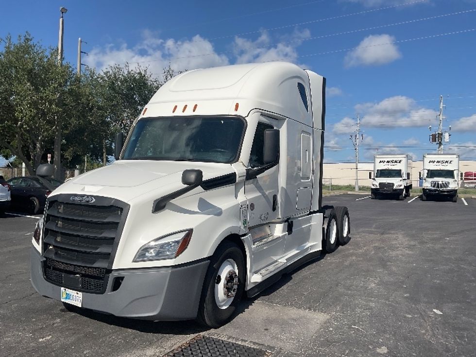 Sleeper Tractor-Heavy Duty Tractors-Freightliner-2022-T12664ST-Tampa-FL-465,607\n\t\tmiles-$ 77,250 - Image 3