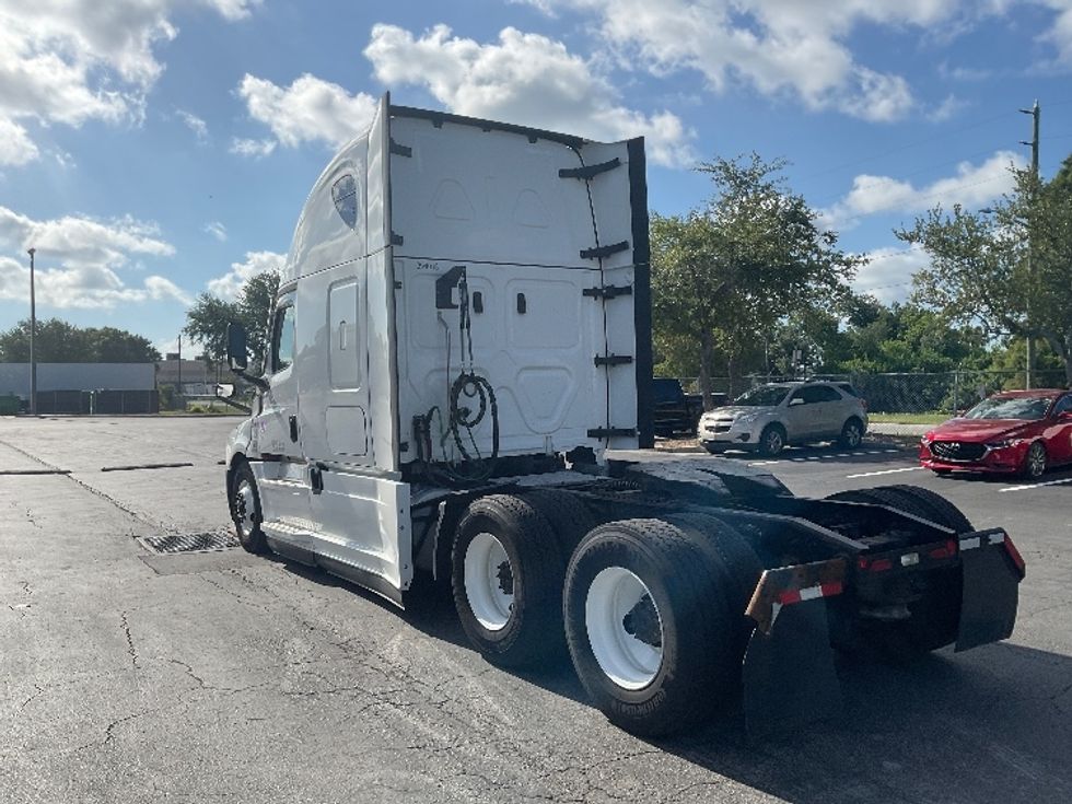 Sleeper Tractor-Heavy Duty Tractors-Freightliner-2022-T12664ST-Tampa-FL-465,607\n\t\tmiles-$ 77,250 - Image 5