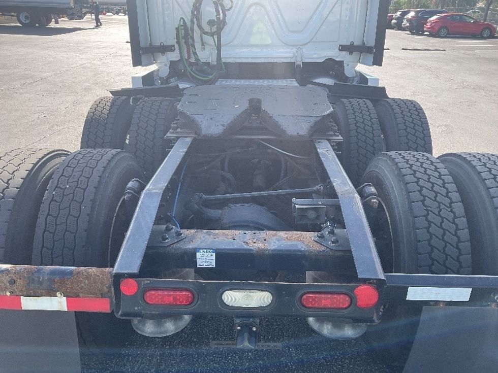 Sleeper Tractor-Heavy Duty Tractors-Freightliner-2022-T12664ST-Tampa-FL-465,607\n\t\tmiles-$ 77,250 - Image 6
