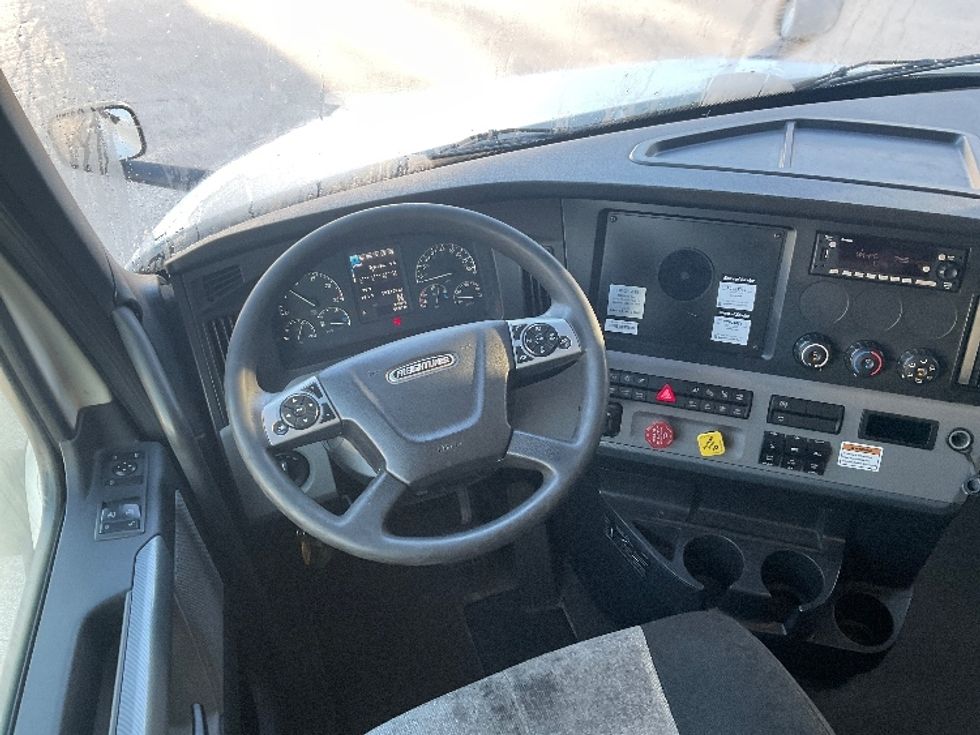 Sleeper Tractor-Heavy Duty Tractors-Freightliner-2022-T12664ST-Tampa-FL-503,975\n\t\tmiles-$ 78,750 - Image 10