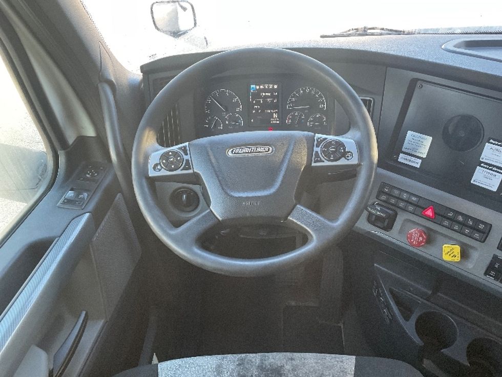 Sleeper Tractor-Heavy Duty Tractors-Freightliner-2022-T12664ST-Tampa-FL-503,975\n\t\tmiles-$ 78,750 - Image 11