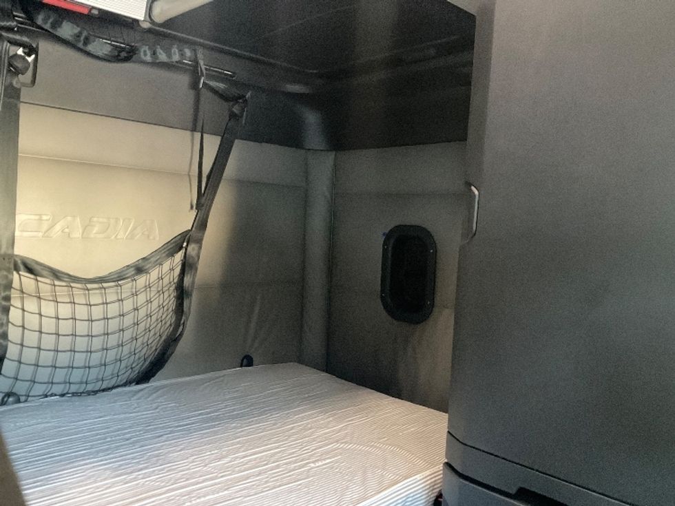 Sleeper Tractor-Heavy Duty Tractors-Freightliner-2022-T12664ST-Tampa-FL-503,975\n\t\tmiles-$ 78,750 - Image 18