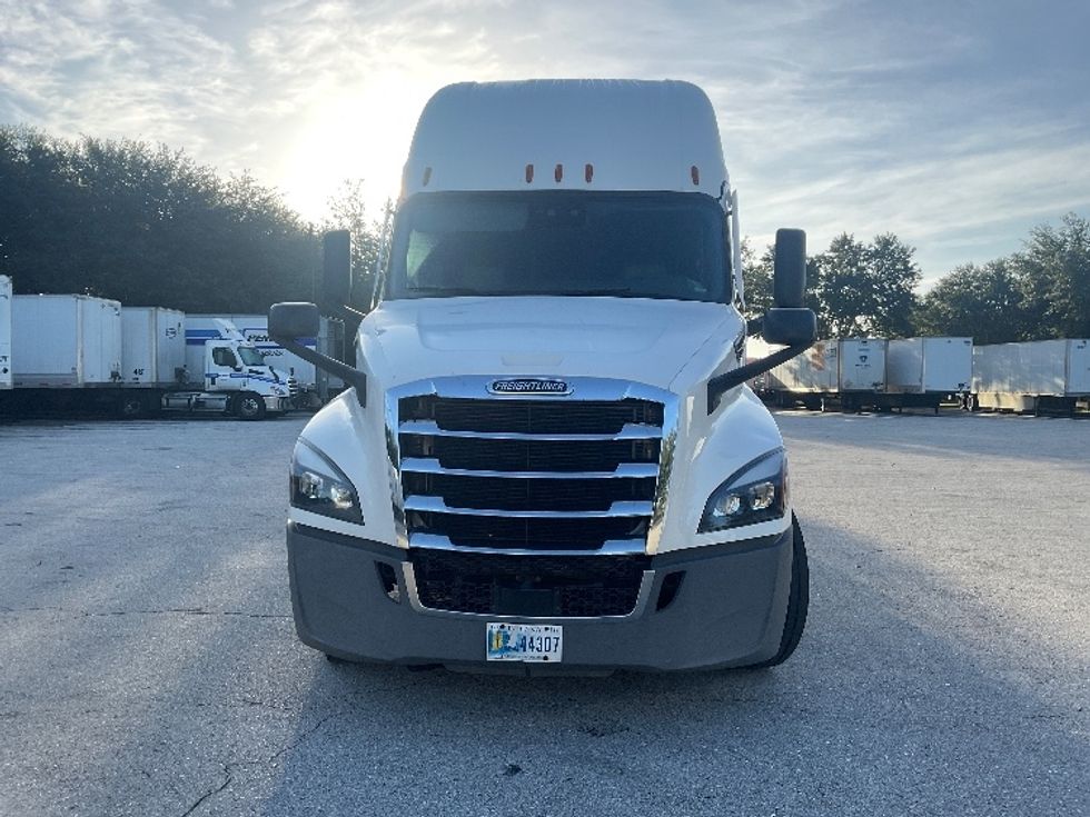 Sleeper Tractor-Heavy Duty Tractors-Freightliner-2022-T12664ST-Tampa-FL-503,975\n\t\tmiles-$ 78,750 - Image 2