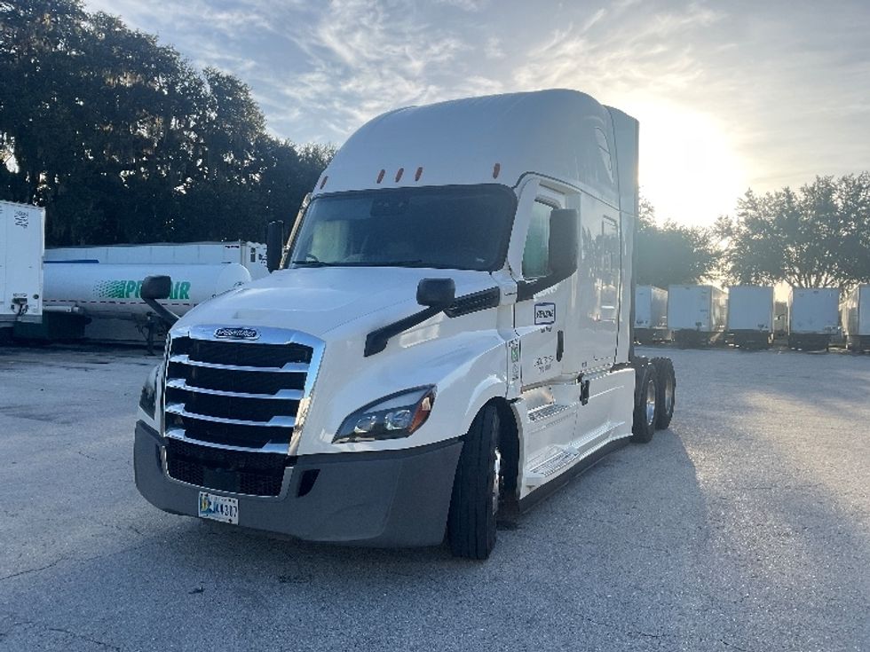 Sleeper Tractor-Heavy Duty Tractors-Freightliner-2022-T12664ST-Tampa-FL-503,975\n\t\tmiles-$ 78,750 - Image 3