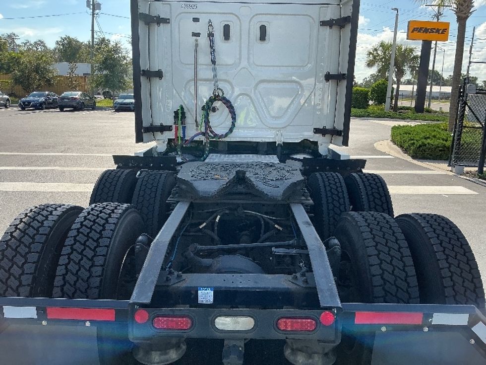Sleeper Tractor-Heavy Duty Tractors-Freightliner-2022-T12664ST-Tampa-FL-503,975\n\t\tmiles-$ 78,750 - Image 6