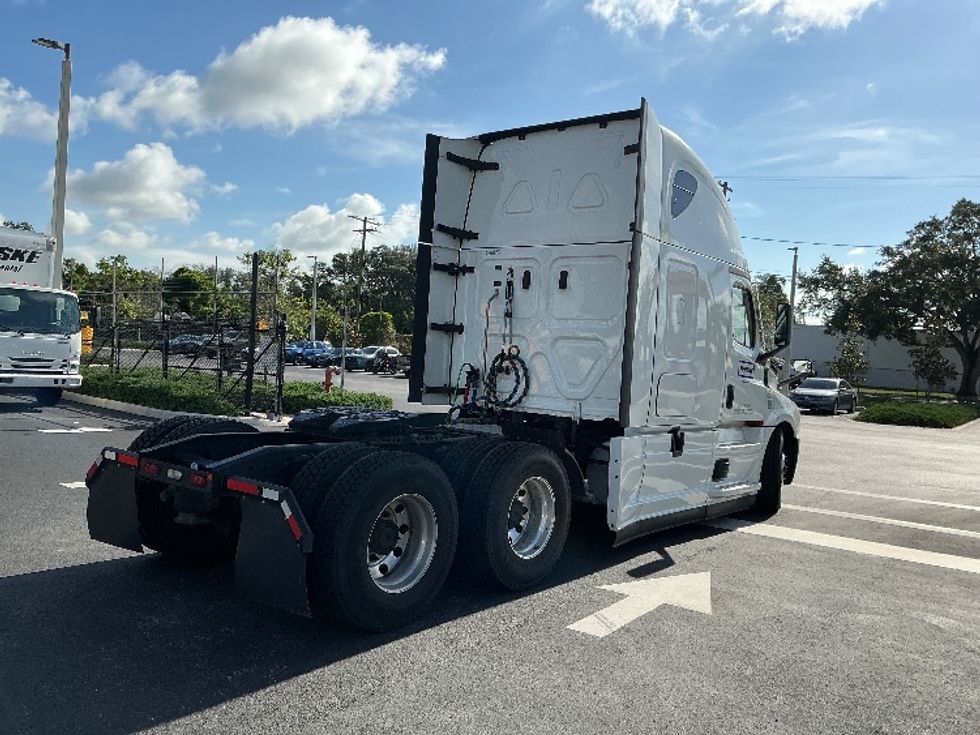 Sleeper Tractor-Heavy Duty Tractors-Freightliner-2022-T12664ST-Tampa-FL-503,975\n\t\tmiles-$ 78,750 - Image 7
