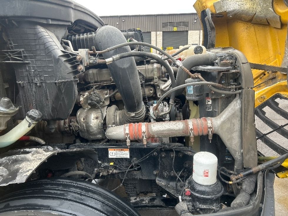 Sleeper Tractor-Heavy Duty Tractors-Freightliner-2022-T12664ST-Tampa-FL-519,959\n\t\tmiles-$ 70,750 - Image 19
