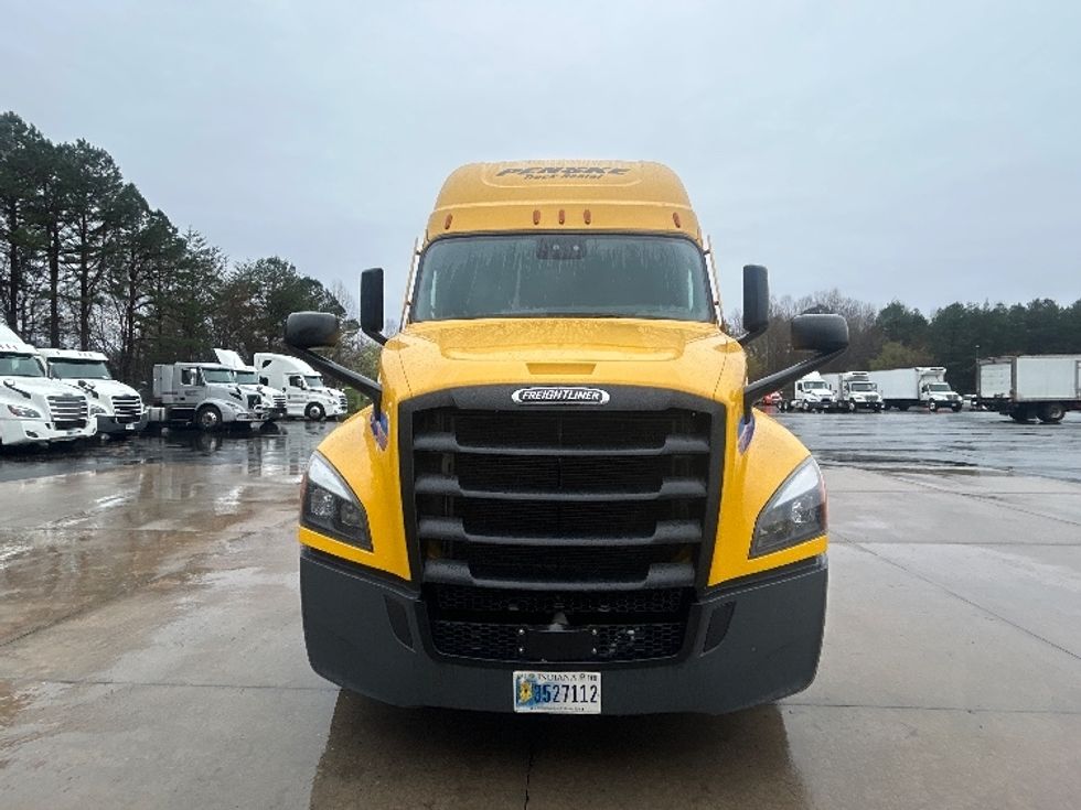 Sleeper Tractor-Heavy Duty Tractors-Freightliner-2022-T12664ST-Tampa-FL-519,959\n\t\tmiles-$ 70,750 - Image 2