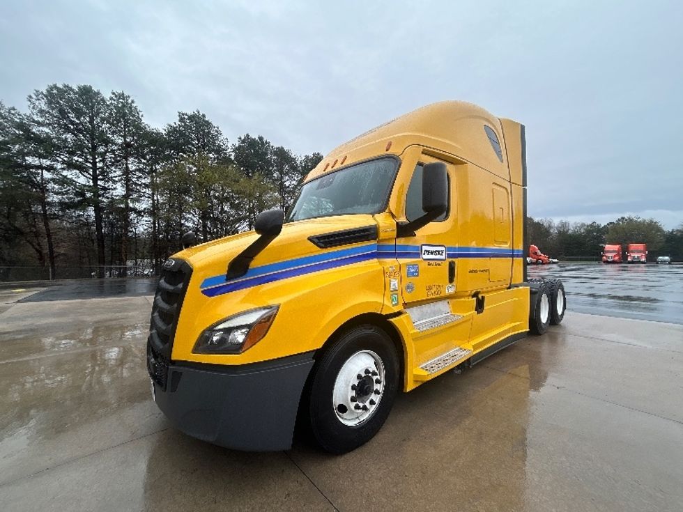 Sleeper Tractor-Heavy Duty Tractors-Freightliner-2022-T12664ST-Tampa-FL-519,959\n\t\tmiles-$ 70,750 - Image 3