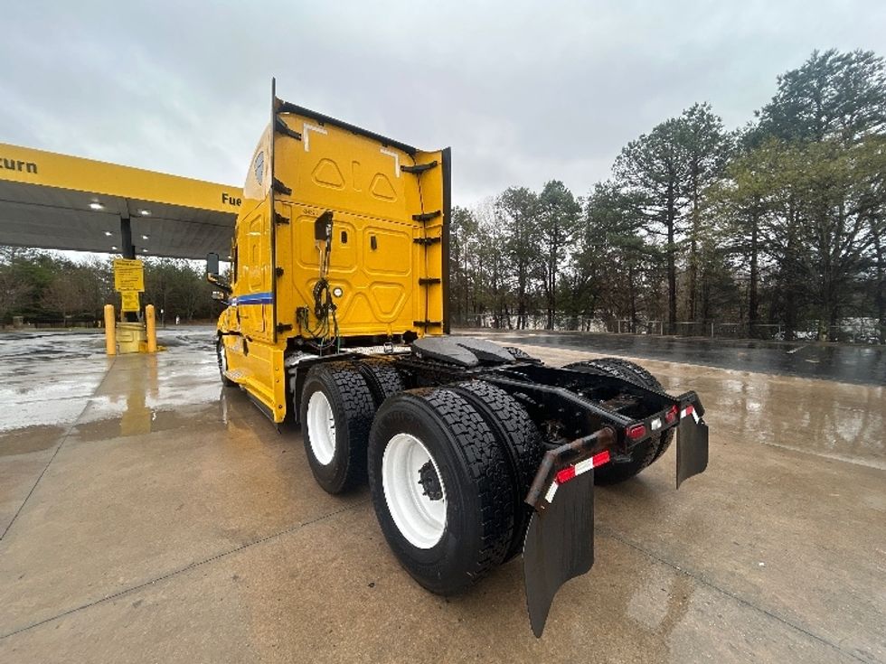 Sleeper Tractor-Heavy Duty Tractors-Freightliner-2022-T12664ST-Tampa-FL-519,959\n\t\tmiles-$ 70,750 - Image 5