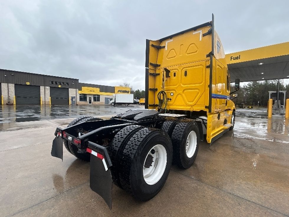 Sleeper Tractor-Heavy Duty Tractors-Freightliner-2022-T12664ST-Tampa-FL-519,959\n\t\tmiles-$ 70,750 - Image 7