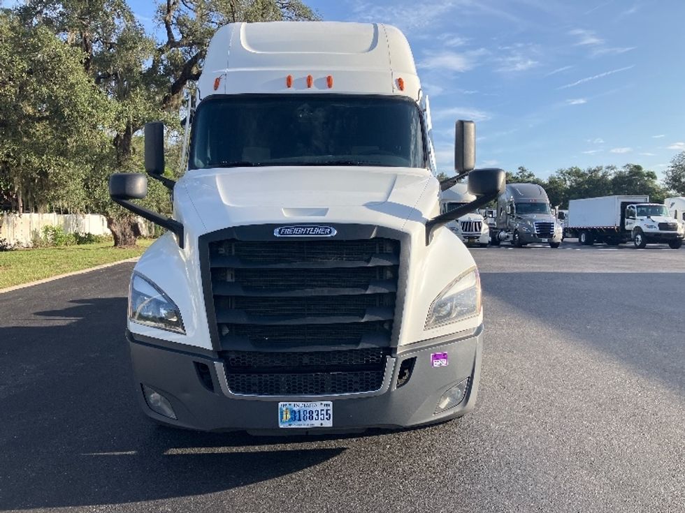Sleeper Tractor-Heavy Duty Tractors-Freightliner-2022-T12664ST-Tampa-FL-566,212\n\t\tmiles-$ 68,500 - Image 2