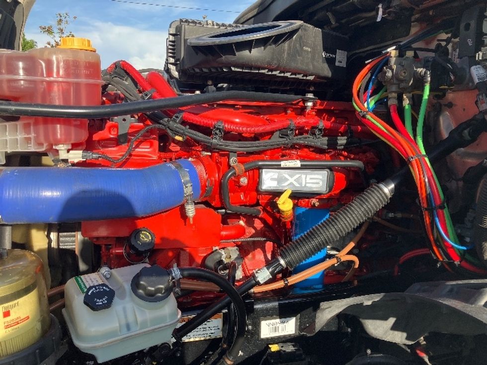 Sleeper Tractor-Heavy Duty Tractors-Freightliner-2022-T12664ST-Tampa-FL-566,212\n\t\tmiles-$ 68,500 - Image 21