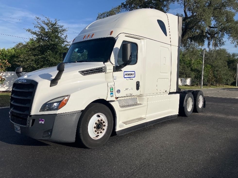 Sleeper Tractor-Heavy Duty Tractors-Freightliner-2022-T12664ST-Tampa-FL-566,212\n\t\tmiles-$ 68,500 - Image 3