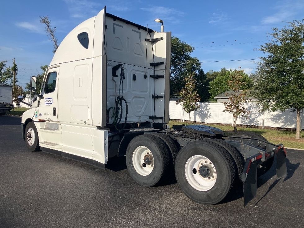 Sleeper Tractor-Heavy Duty Tractors-Freightliner-2022-T12664ST-Tampa-FL-566,212\n\t\tmiles-$ 68,500 - Image 5
